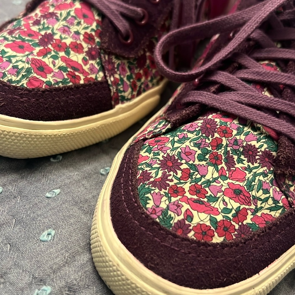 GOLA x Liberty of London Quota Women’s Sneaker | Damsen Berry Petal | Size 9